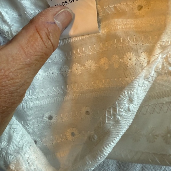 SHEIN White Eyelet crop top B34 - Picture 7 of 7